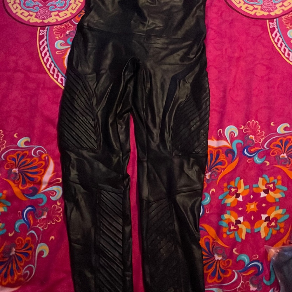 Faux leather black leggings